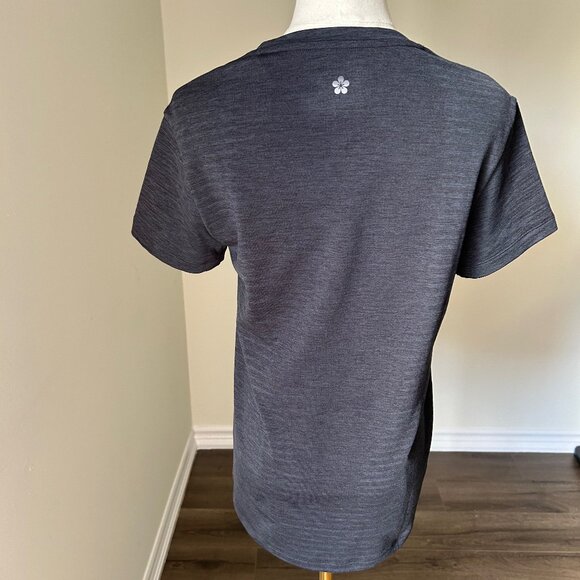 Tuff Athletics Medium Women's Sweat-wicking Gym Top - Picture 7 of 16